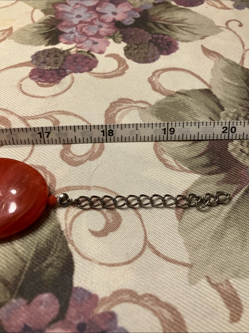 CHUNKY VINTAGE STATEMENT NECKLACE CORAL RESIN OR ACRYLIC BEADS W/ EARRINGS - Picture 9 of 10